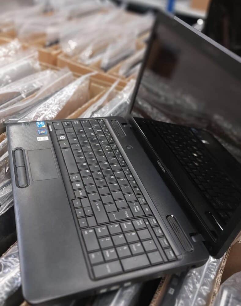 Laptop-Stack HP / Dell / Lenovos…. Alles funktioniert und wurde im eingeschalteten Zustand getestet Marken: HP, Dell, Lenovo, Acer, Asus und mehr Mit RAM und Akku Note: A & B Speicher: 4 GB und 8 GB Festplatte: 320 GB und 500 GB CPU: Core i3-Mth, Core i5-Mth, i7-Mth Layout: QWERTY